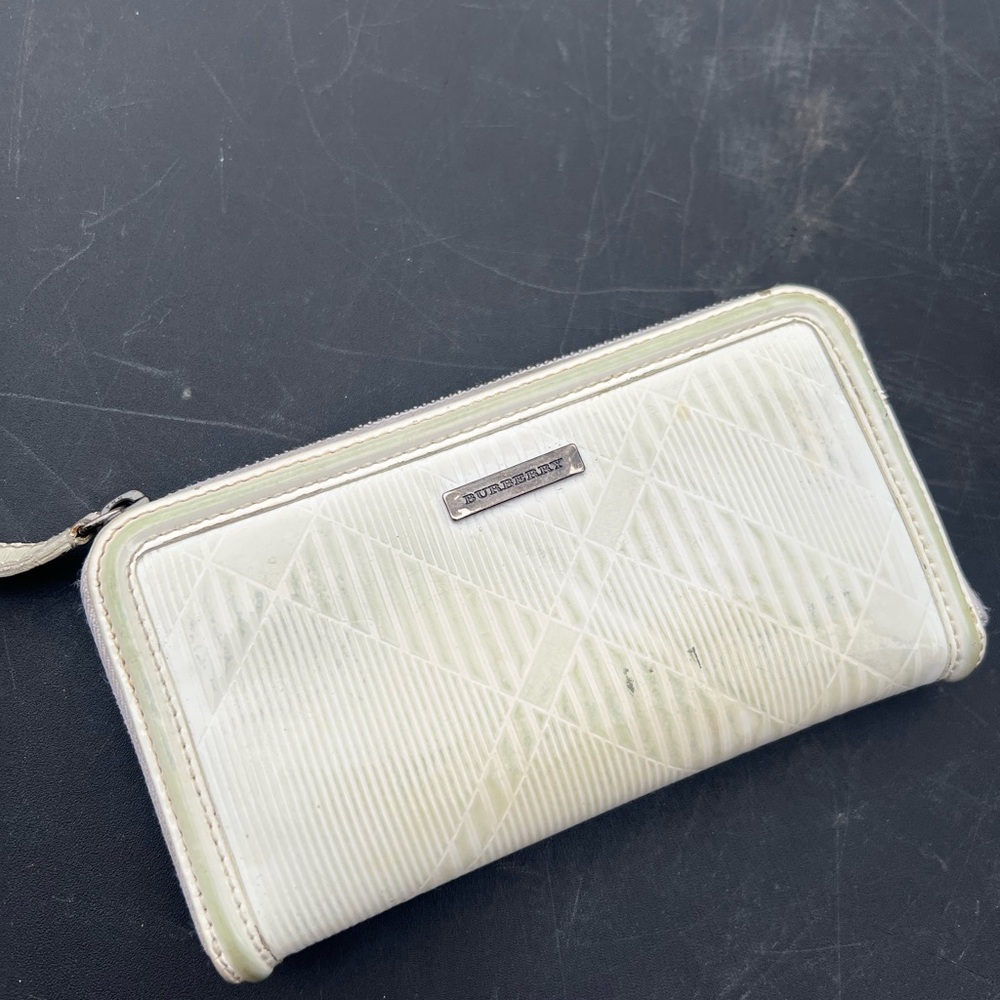 Burberry White Zip Around Wallet